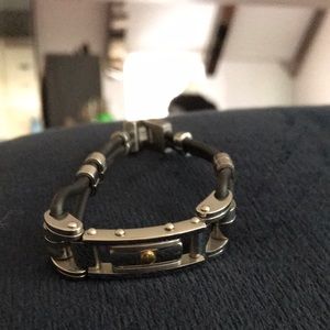 A unisex stainless steel 2 tone bracelet-8”
